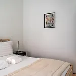 Central T2 With Ac And Patio Near Av Da Liberdade