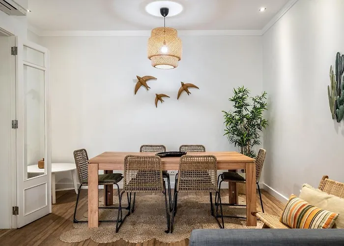 Central T2 With Ac And Patio Near Av Da Liberdade