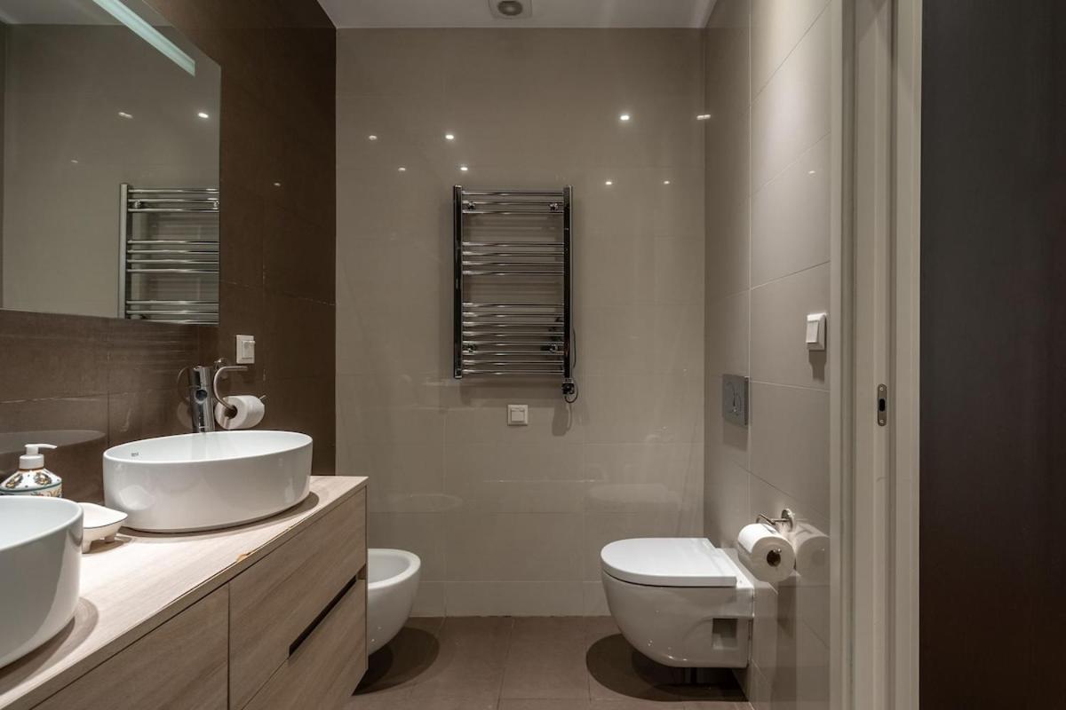Apartment T2 With Ac And Patio Near Av Da Liberdade Lisbon