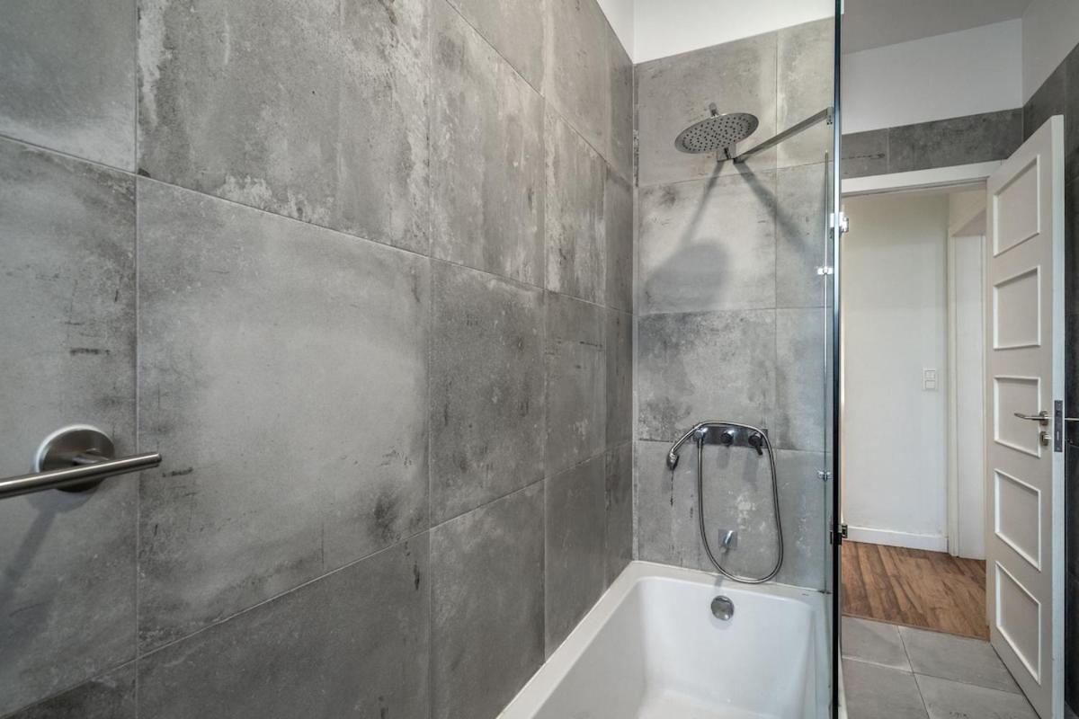 Apartment T2 With Ac And Patio Near Av Da Liberdade Lisbon