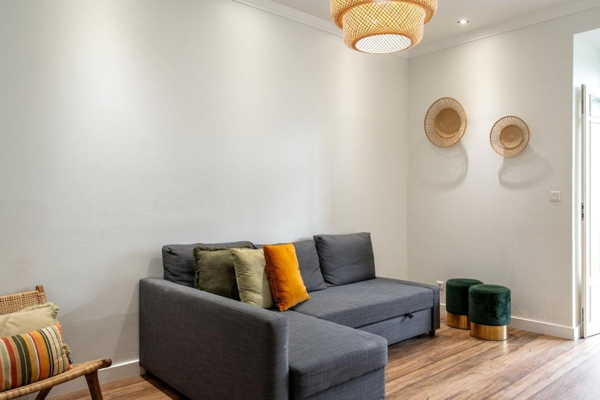 T2 With Ac And Patio Near Av Da Liberdade * Lisbon