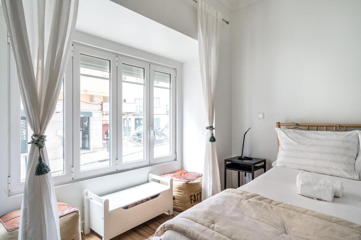 T2 With Ac And Patio Near Av Da Liberdade * Lisbon